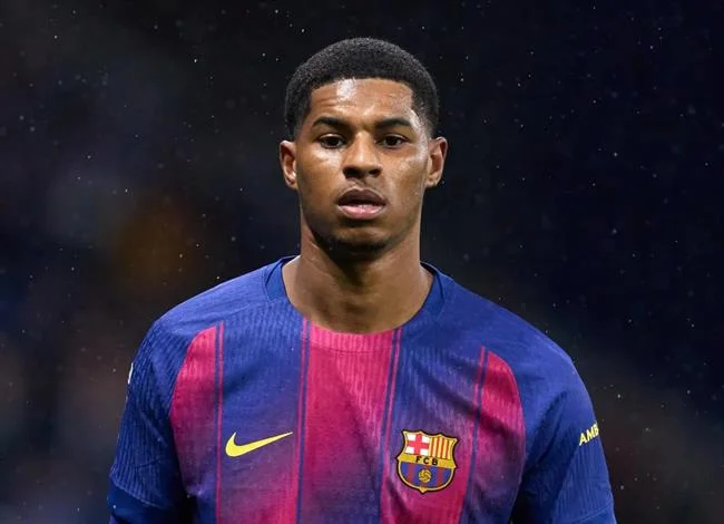 Giao diện người dùng thân thiện của 89bet1 uy tín trên thiết bị di động, kèm theo biểu tượng hỗ trợ khách hàng 24/7